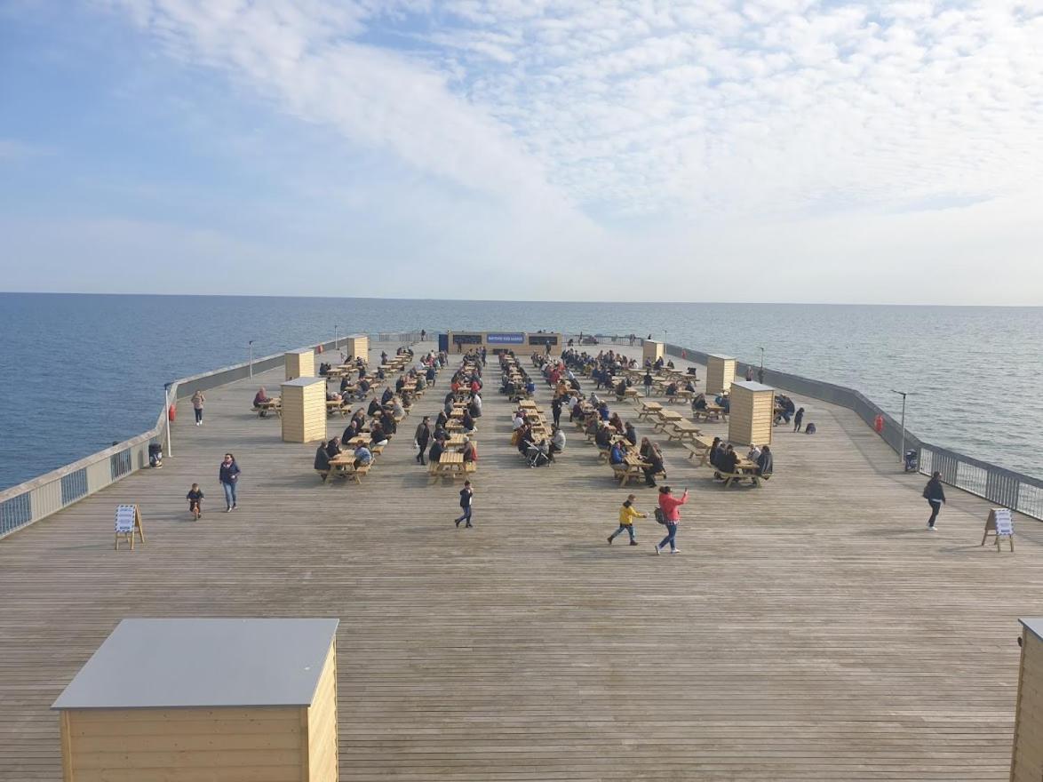 Central Hastings, Stylish-Luxe, Seaside Apartment. Kültér fotó